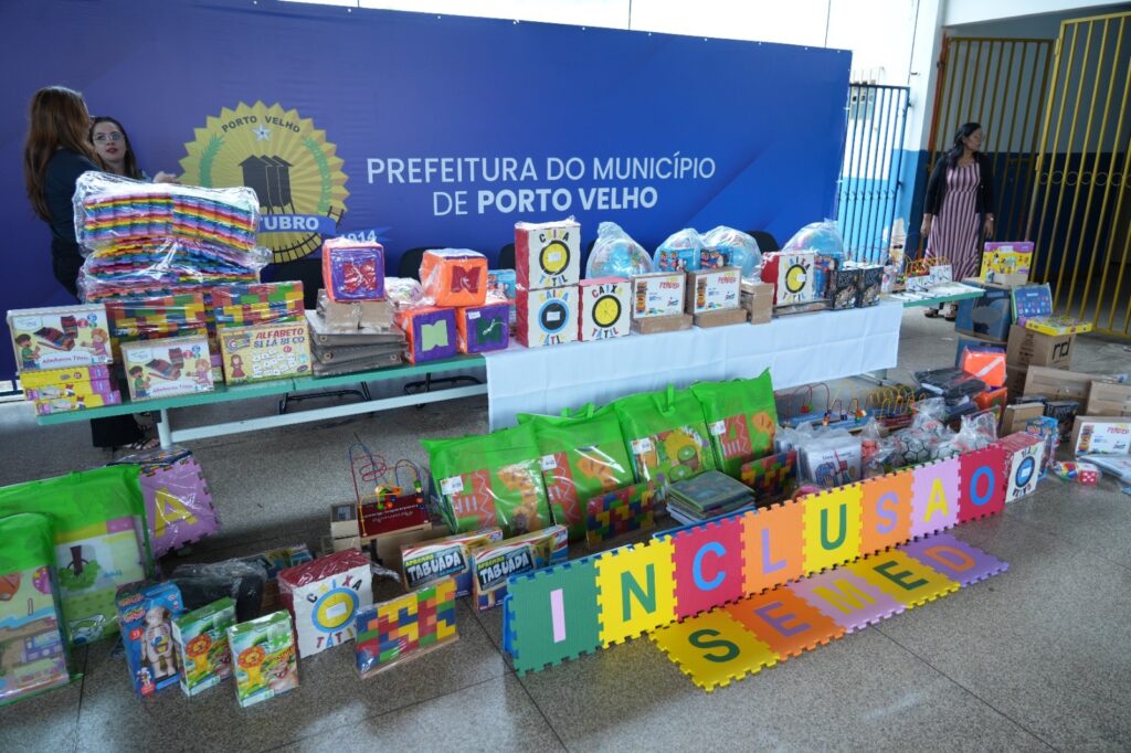 Prefeitura entrega materiais pedagógicos e potencializa atendimento educacional especializado