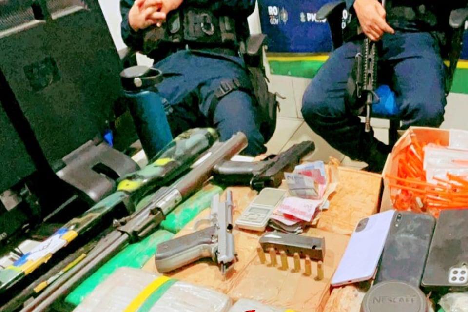 Três homens são presos por tráfico de drogas e porte ilegal de armas