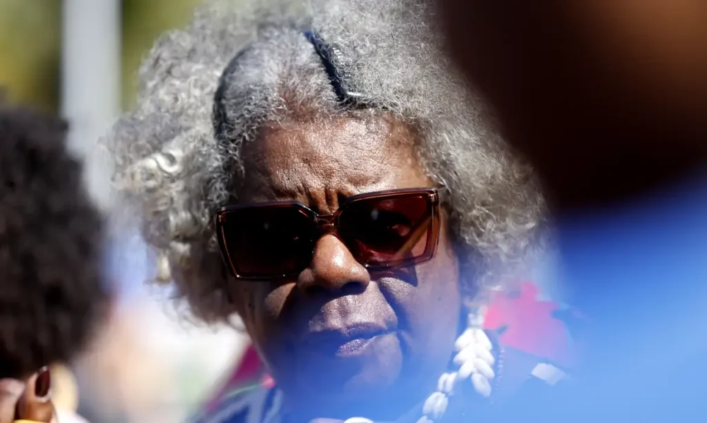 “Cada passo, cada pé, reivindica o direito à vida”, diz escritora