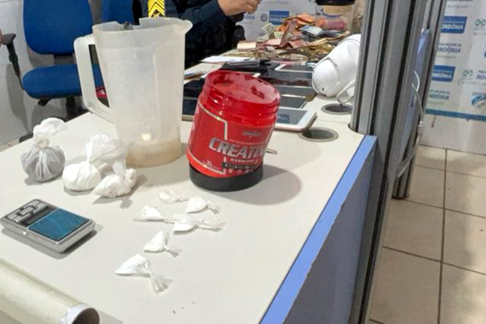 PM recupera produtos furtados da Pratik Fit e prende suspeitos com drogas