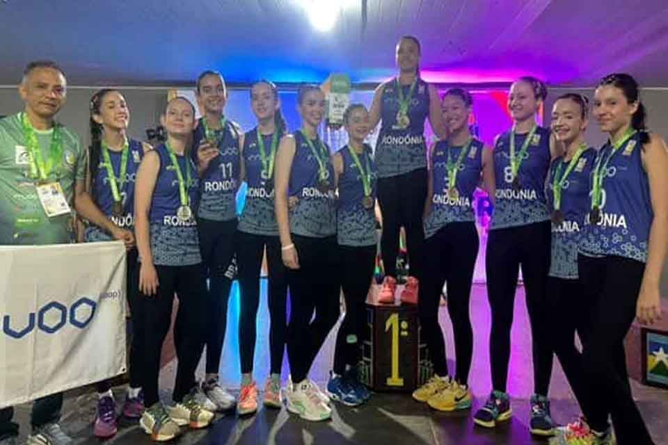 AVV comemora geração histórica após conquistar títulos no vôlei de praia e de quadra