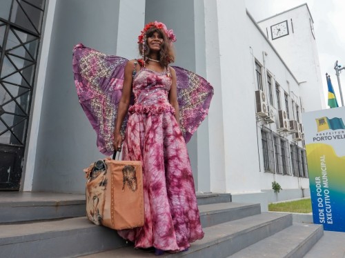 Bailarina da praça comemora festa no Mercado Cultural neste domingo (14)