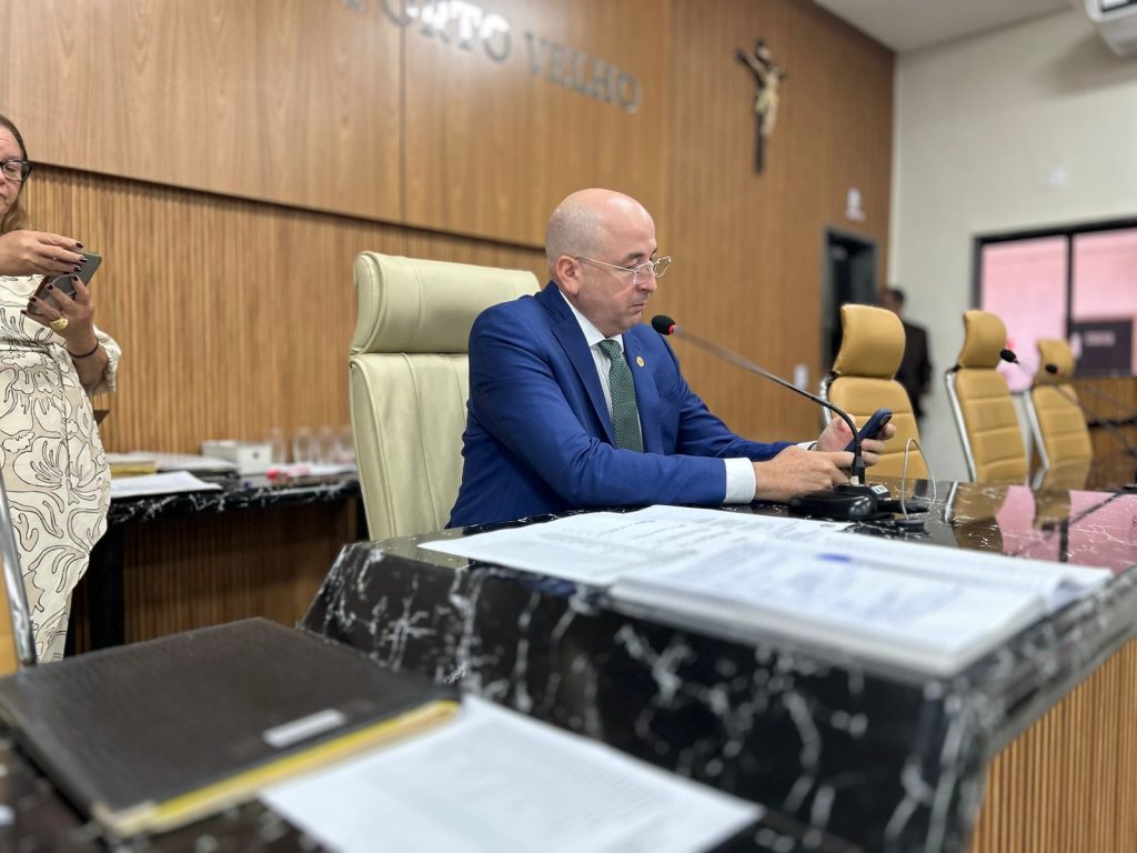 Vereador Gedeão Negreiros solicita troca de lâmpadas queimadas na Praça do Bairro Lagoinha