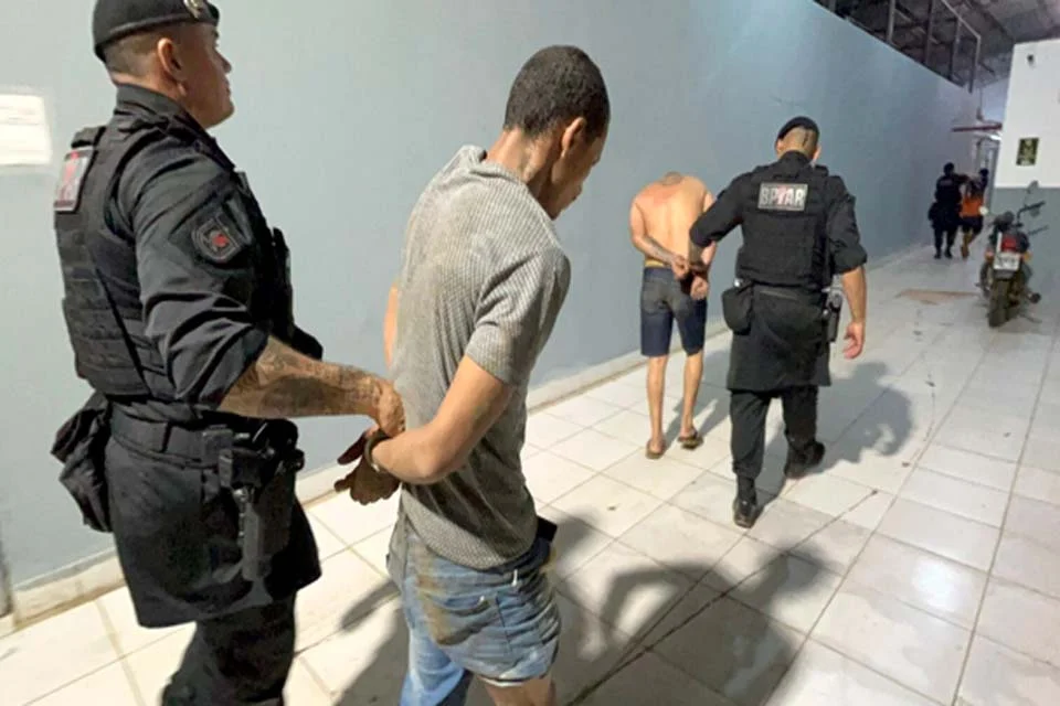 PM prende três criminosos após roubo de motoboy na zona Leste