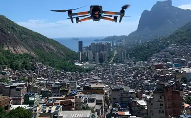 Vídeos de drones despertam interesse de turistas por favelas do Rio