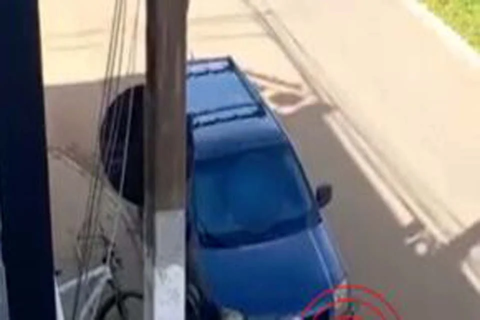Homem é flagrado praticando ato obsceno dentro de veículo em via pública