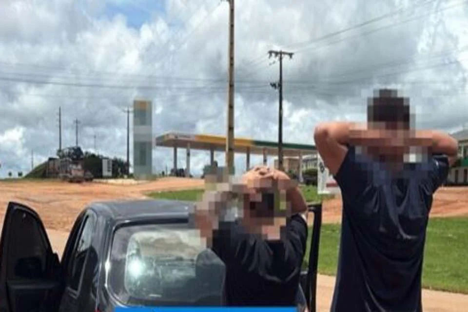 Ação rápida da PM resulta na prisão de suspeitos e recuperação de objetos furtados