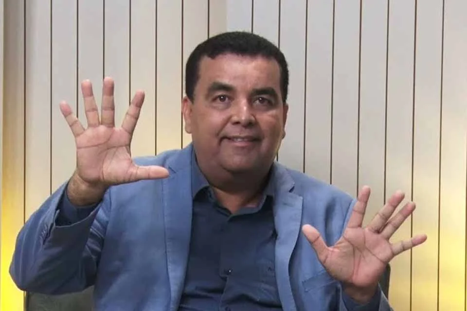 Candeias do Jamari: Garçon tem 30 dias para explicar destinação de mais de R$ 170 mil em aparelhos da saúde