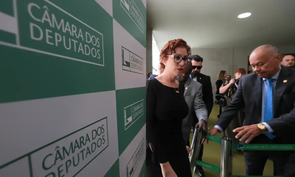 Moraes arquiva investigação contra Zambelli por obstrução e coação