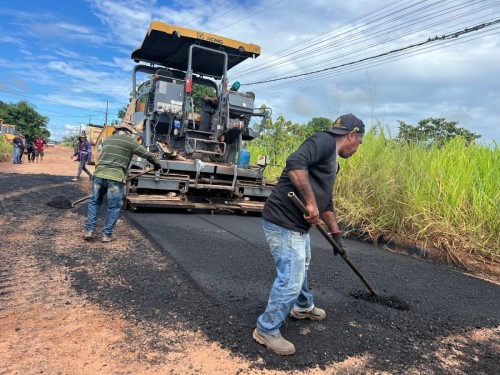 Operação tapa-buraco no distrito de Jacy Paraná