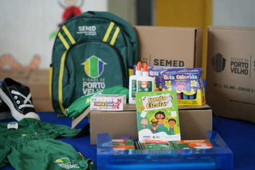 Kits e uniformes escolares melhoram a vida das famílias em PVH