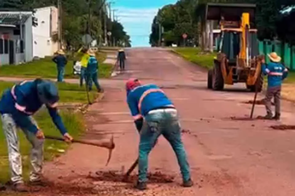 Equipe da Secretaria Municipal de Obras e Desenvolvimento Urbano realiza Operação Tapa-Buracos