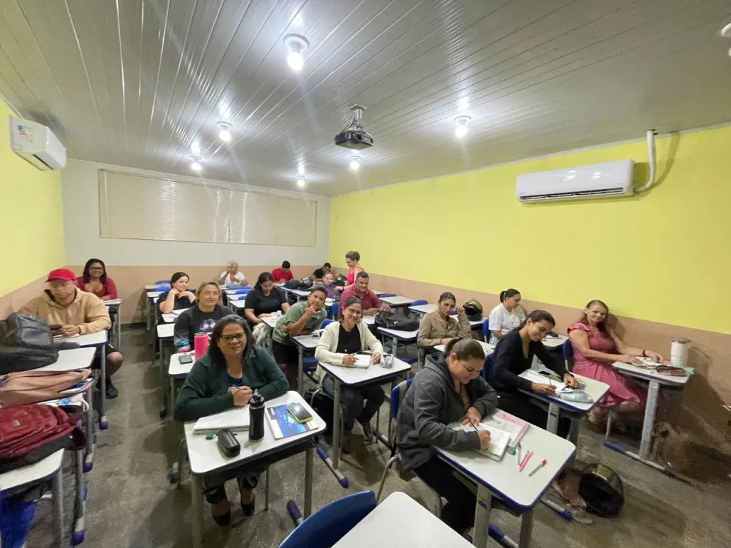 Matrículas na modalidade Educação de Jovens e Adultos estão disponíveis até dia 28 de fevereiro