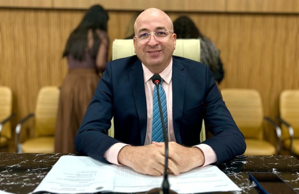 Vereador Gedeão Negreiros solicita drenagem urgente para Rua Mané Garrincha no bairro Socialista