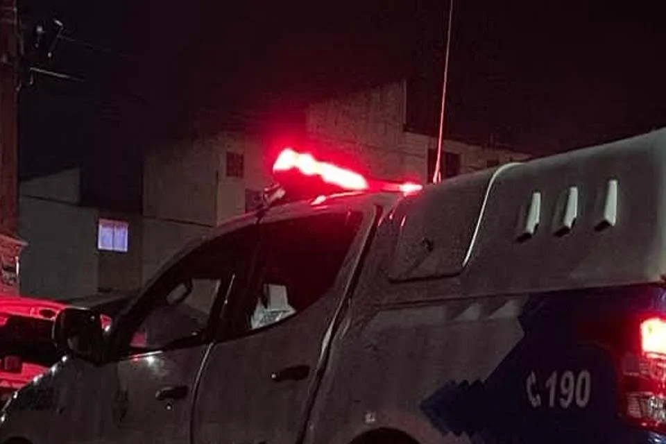 Foragido é preso com pistola após roubar carro no centro