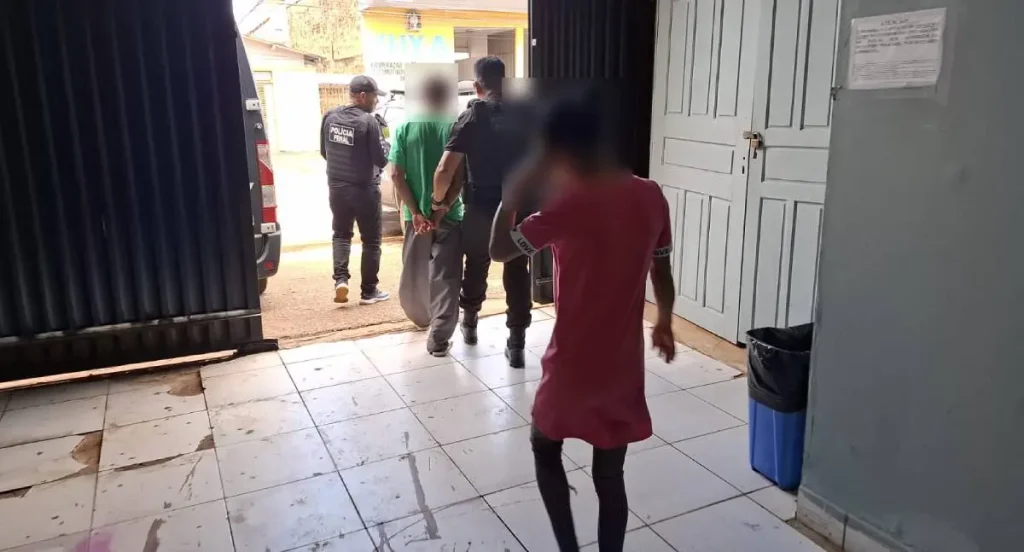 Mulheres e homem são presos ao tentarem infiltrar drogas em presídios