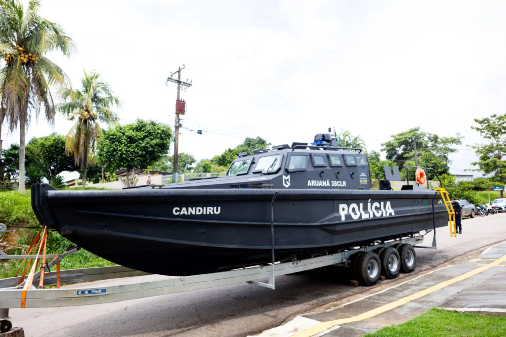 Governo de RO investe 28 milhões em equipamentos e entrega primeira lancha blindada para Segurança Pública