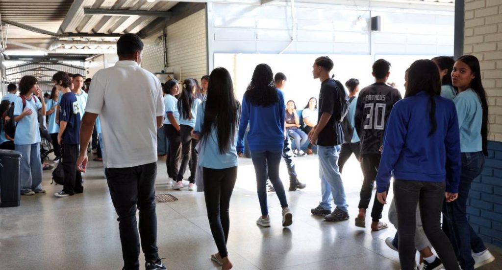 Pé-de-Meia paga incentivo-matrícula para nascidos em novembro e dezembro