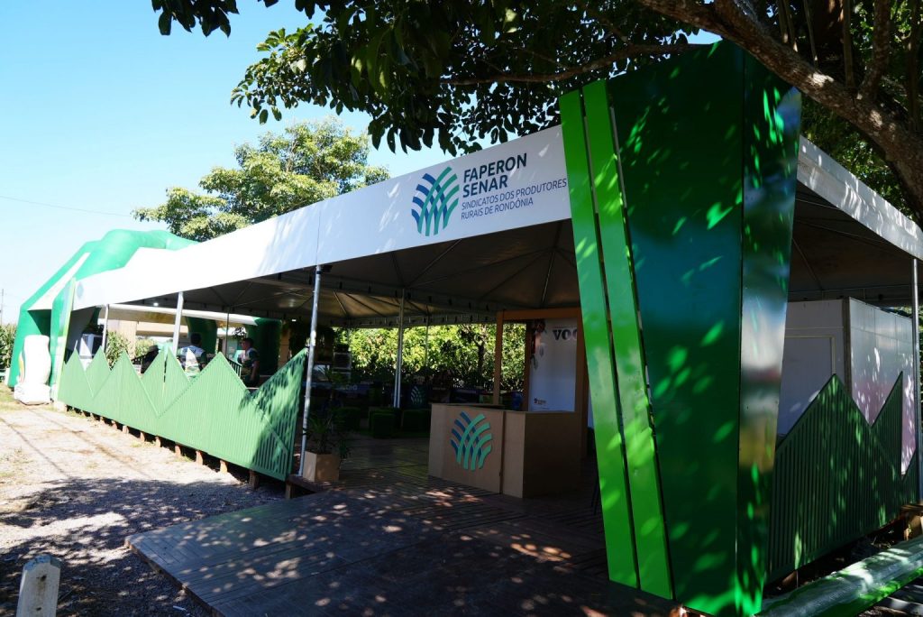 Sistema FAPERON/Senar transforma estande em espaço de oportunidades para produtores rurais na Rondônia Rural Show