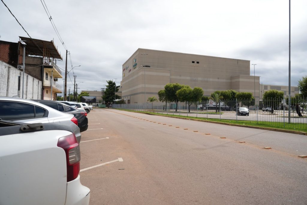 Um ano depois, estacionamento no entorno do shopping facilita acesso e organiza trânsito