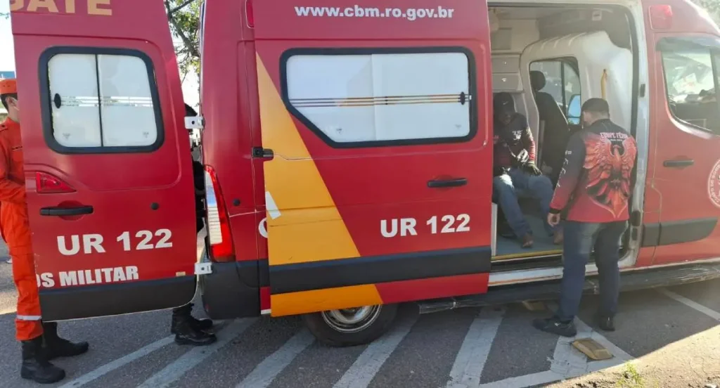 Colisão entre motos deixa feridos no bairro São Cristóvão