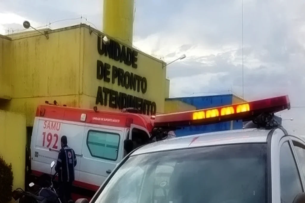 Briga entre vizinhos termina com dois homens esfaqueados na zona Leste