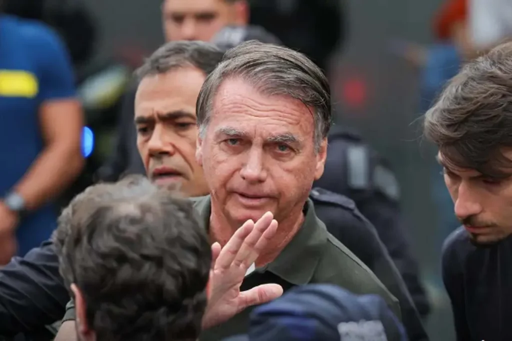 Delegado pede ao STF para ouvir Bolsonaro sobre arma apreendida