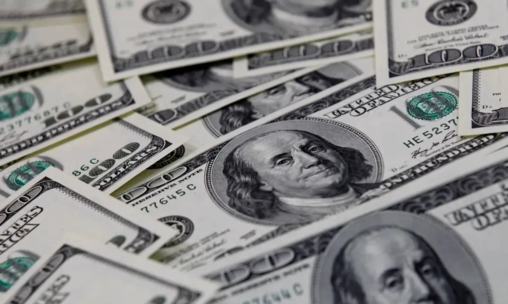 Bolsa cai 2,22%, e dólar volta a subir acima de R$ 5,06