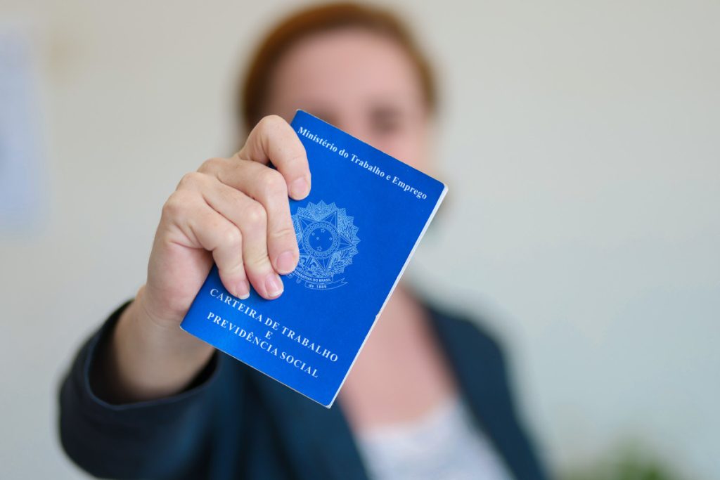 Proposta fortalece autonomia econômica de mulheres por meio da reserva de vagas de emprego