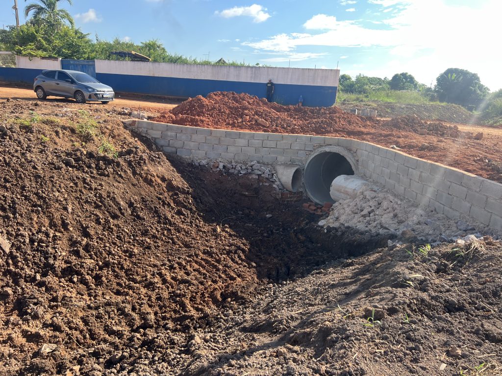 Três bairros da capital recebem serviços de drenagem