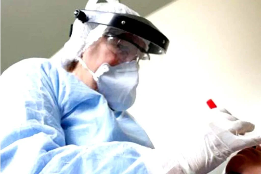 Chefe da OMS diz que 5 pacientes se recuperaram de tipo raro de ebola no Congo