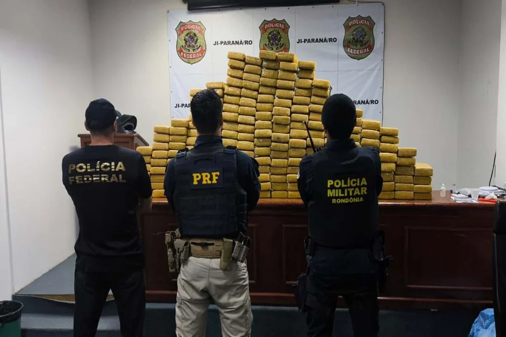 Operação conjuta apreende 208 quilos de maconha RO-481