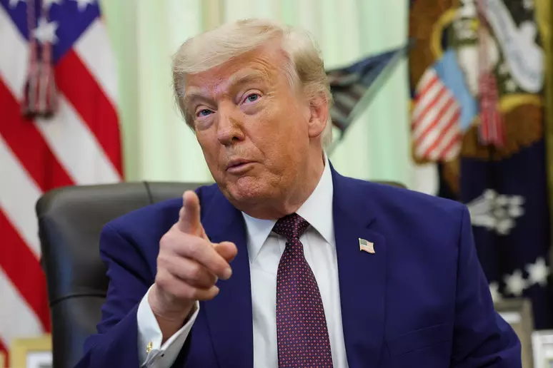 Trump diz que os EUA atacarão ‘com muita força o Irã esta noite’