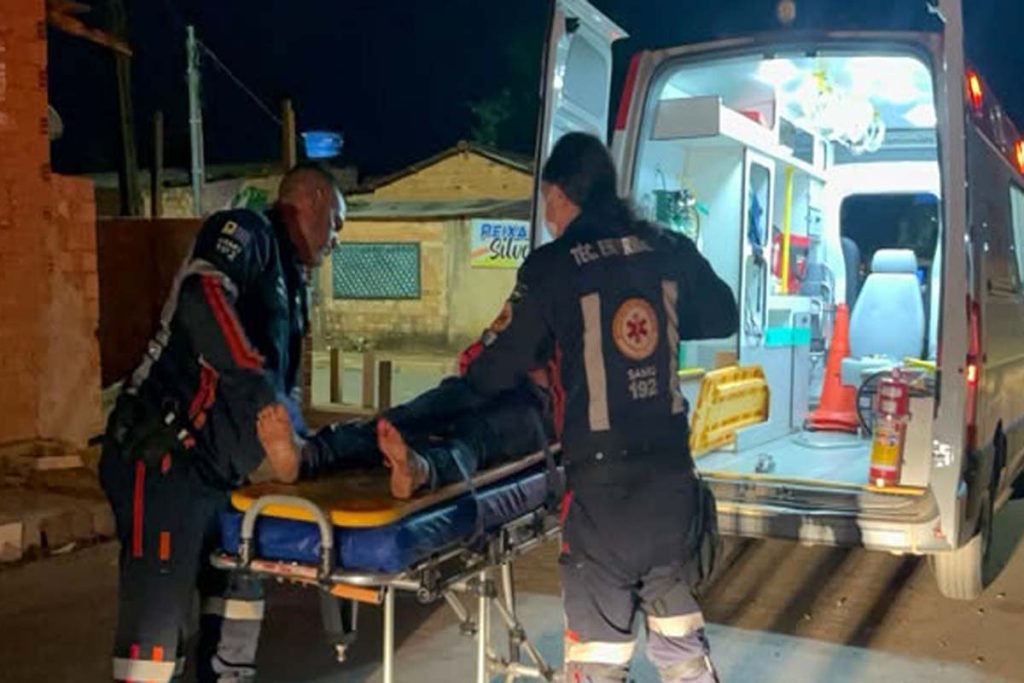 Mulher é brutalmente agredida e deixada ensanguentada na zona leste