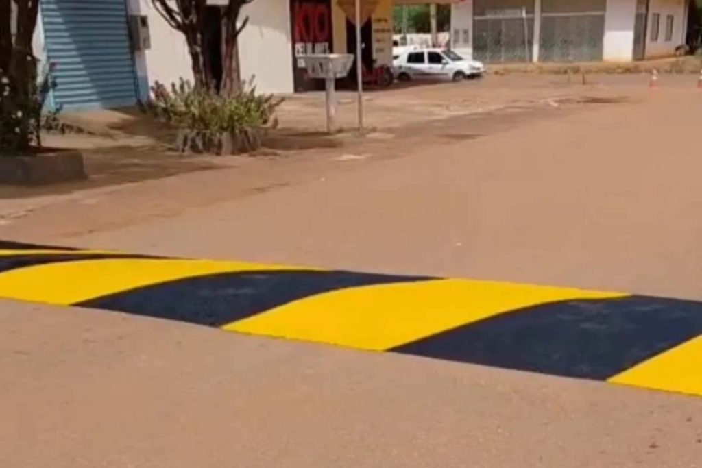 Redutores de velocidade recebem nova sinalização horizontal e reforçam a segurança viária