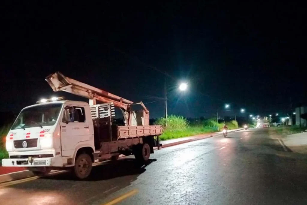 Prefeitura amplia manutenção da iluminação pública e reforça segurança nos bairros