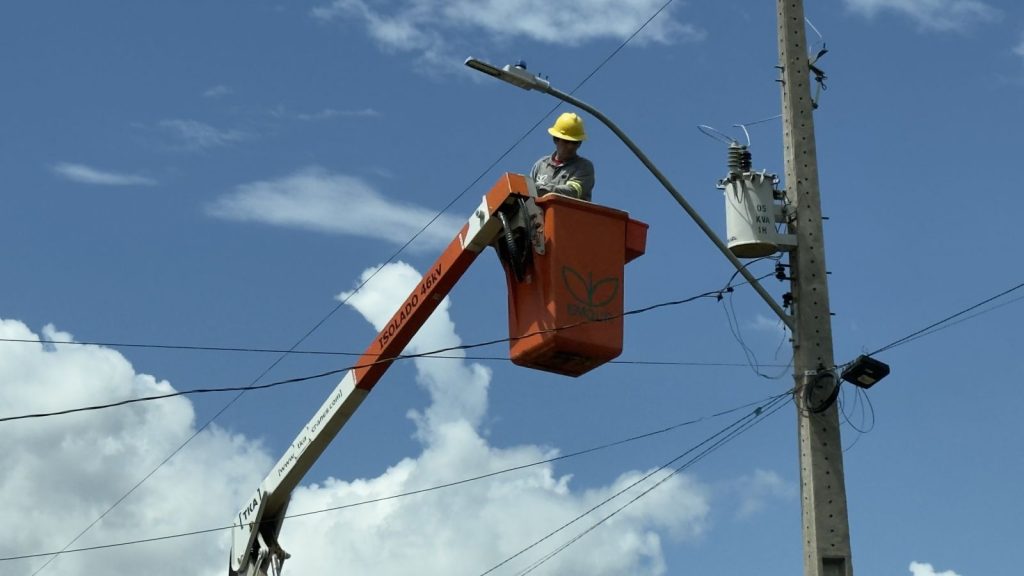 Iluminação pública amplia canais para solicitações da população