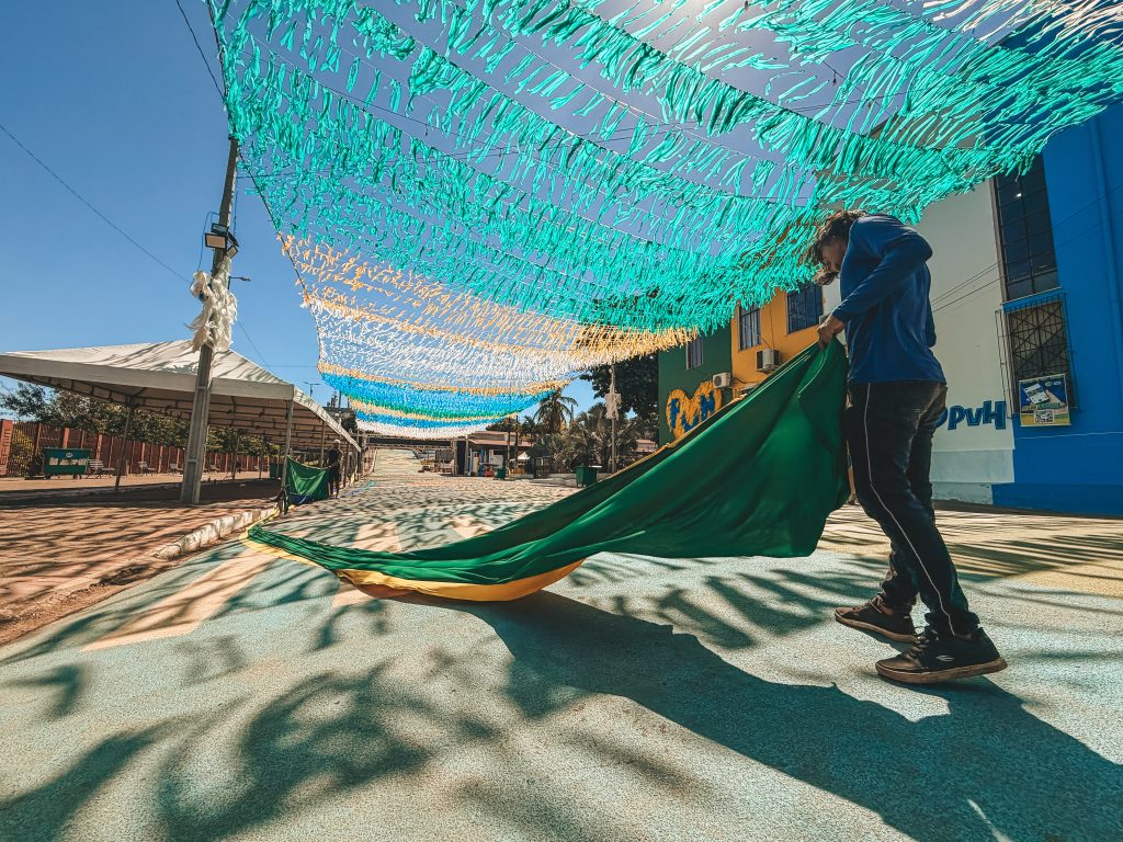 Cobertura é implantada na Rua do Hexa para amenizar o calor e receber torcedores