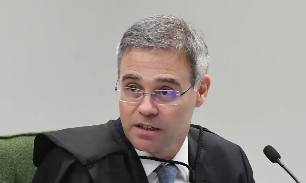 Mendonça vota para manter decisão de retirar posts de Nossa Senhora