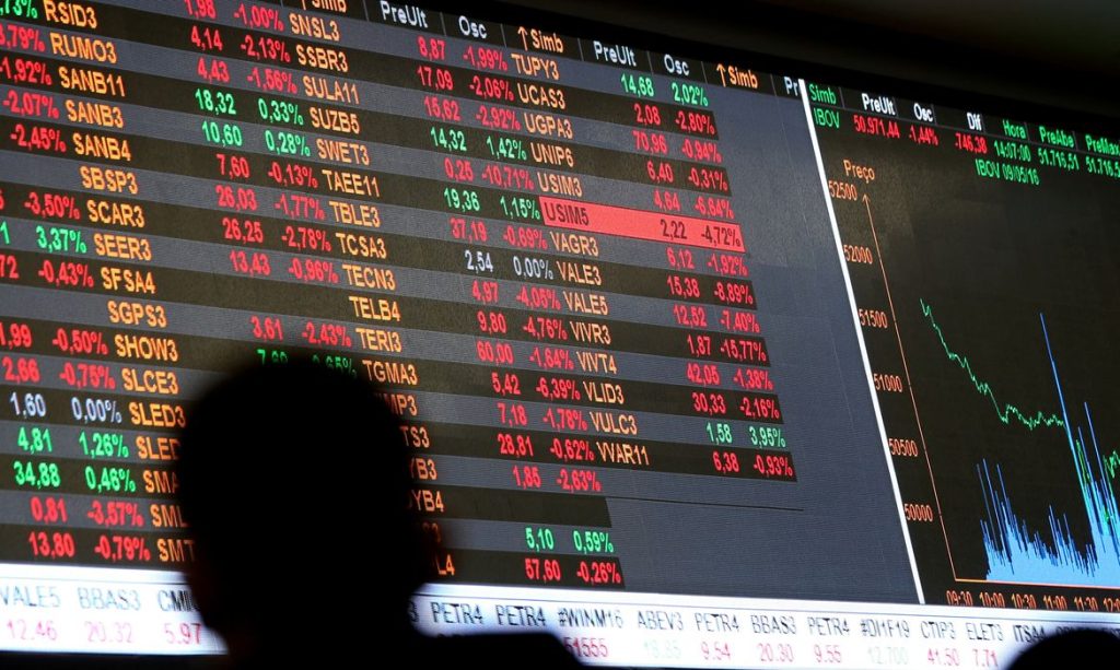 Dólar cai a R$ 5, e bolsa sobe quase 8% após primeiro turno
