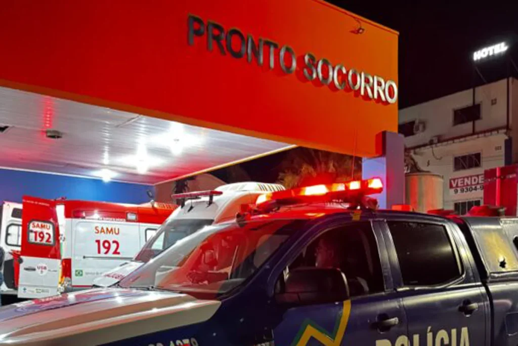Jovem é alvejado com tiro por dupla de moto na zona sul