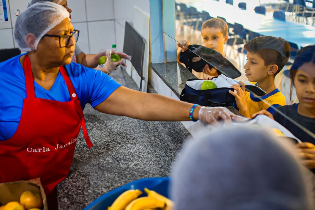 Programa “Lanche Extra” completa um ano de implantação, levando alimentação saudável e cuidado aos estudantes