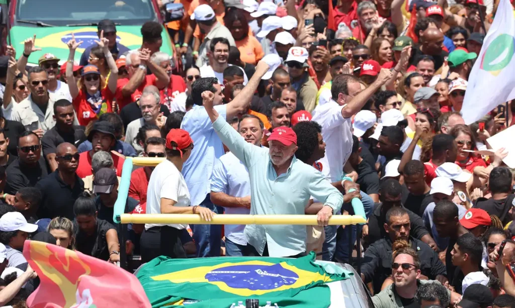 Lula é reeleito presidente da República com 51,76% dos votos
